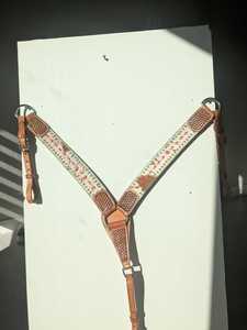 Ensemble de tête de cheval en cuir occidental avec collier de poitrail, rênes, tête de cheval pour courses de chevaux, ensemble de harnais personnalisé à prix de vente en gros - Product Image 3