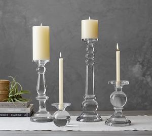 Petit bougeoir en verre pour décor de table basse avec un design élégant ajoutant une atmosphère chaleureuse à l'espace - Product Image 4