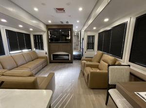 รถบ้านเคลื่อนที่รุ่น Astoria 3403RKP ของ Dutchmen ปี 2025 2024 2026 - Product Image 3