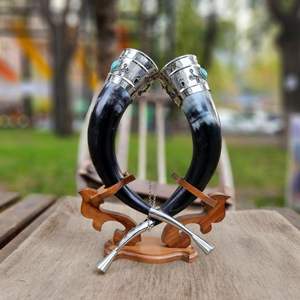 Cuerno para beber vikingo pulido de alta calidad con soporte de madera artesanía padrino regalo cuerno decorativo personalizado - Product Image 2