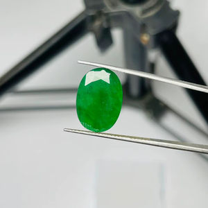 Esmeralda natural de Zambia, corte ovalado, 8.10 quilates, piedra preciosa de buena calidad, buen brillo, color verde agradable, pulido perfecto, ideal para cualquier joyería. - Product Image 4