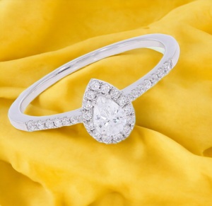 Bague de fiançailles en diamant cultivé en laboratoire F-G/VS de 0.39 carats avec ensemble Halo en argent sterling taille poire et ronde pour femme - Product Image 2