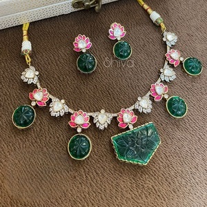 Ensemble de collier en pierre plaqué or Moissanite de haute qualité Boucles d'oreilles pour femmes Bijoux de créateur pour vêtements de mariage - Product Image 1