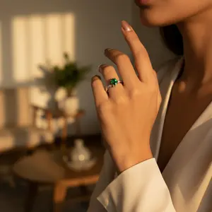 Anillo de Plata de Ley con Corte Esmeralda para Mujer, Diseño Geométrico con Piedras Preciosas, Material Principal Platino, Baño de Rodio, Elegante - Product Image 1