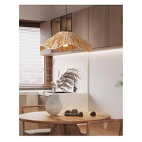 Lampe suspendue traditionnelle moderne en bambou personnalisable minimaliste esthétique fonctionnelle rotin tissé à la main lampe OEM du Vietnam
