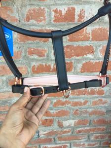 Cabestro de caballo anatómico de cuero inglés cómodo de la mejor calidad con hebillas de latón de costura elegante cabestros ajustables para caballos - Product Image 6