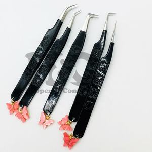 Top Trend Charm Pinzas Encanto Extensión de pestañas Pinzas Acero inoxidable Mariposa Charm Lash Pinzas Logotipo sostenible visón - Product Image 1