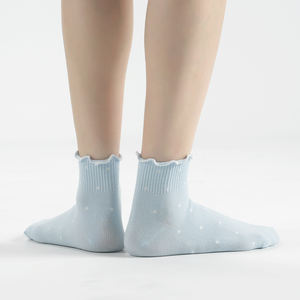 Calcetines de Algodón para Mujer - Diseño de Lunares en Colores Pastel con Volantes - Calcetines Coreanos para Uso Diario - Volantes C - Product Image 6