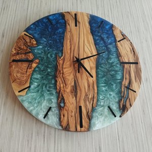 Horloge murale en résine faite à la main, art moderne en résine époxy, mouvement à aiguille en quartz, silencieuse, à piles, pour la décoration de la maison - Product Image 2