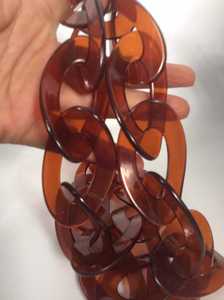 Collar grueso de alta calidad a la moda para mujer, cadena corta de resina esmerilada con patrón de modelo estilo Ángel - Product Image 5