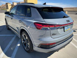 Diseñado para el lujo 2024 _Audi Q4 e-tron quattro Prestige 55 El lujo se une al rendimiento eléctrico - Product Image 3