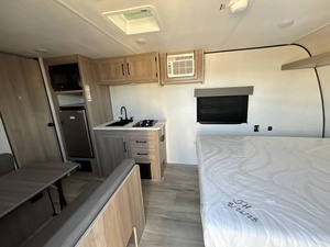 รถบ้านเคลื่อนที่รุ่นใหม่ปี 2026 Keystone C-o-l-e-m-a-n 17R Road 4x4 RV Caravan พร้อมทะเบียนถูกกฎหมาย ตัวถังอลูมิเนียมขนาดเล็ก พร้อมจัดส่ง - Product Image 6