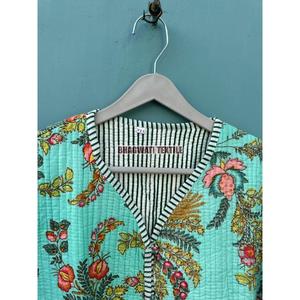 Última chaqueta tejida de algodón suave acolchada con estilo para damas bloque de mano impreso bordado transpirable en venta - Product Image 3