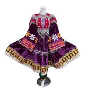 Velours de luxe brodé conception personnalisée femmes culturelles afghanes robes traditionnelles élégantes de fête de festival à la mode - Product Image 1