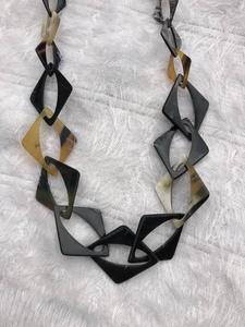 Collar de Lujo Hecho a Mano con Cuerno de Búfalo, Joyería Natural y Sostenible para Mujer, Alta Calidad - Product Image 3