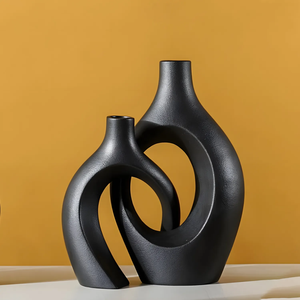 Florero moderno hecho a mano de metal con forma de acurrucarse estilo ins florero decorativo para la decoración de la Mesa de la habitación del hogar florero - Product Image 3