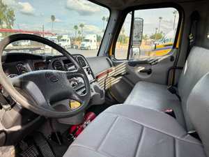 Compre Ahora con Nosotros: Camión de Plataforma USADO M2 2019 de 26 pies - 220HP, 7 Velocidades, Puerta Trasera Automática, Envío a Todo el Mundo - Product Image 2