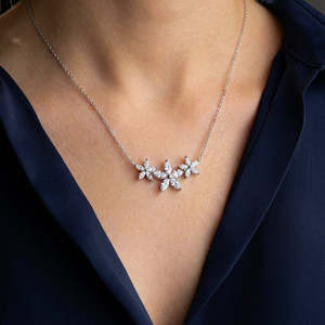 Collana Trendy Hallmark con Ciondolo a Fiore in Argento, Diamanti, Zirconi e Perle, Placcata in Rodio e Oro Rosa, Certificata GRS - Product Image 1