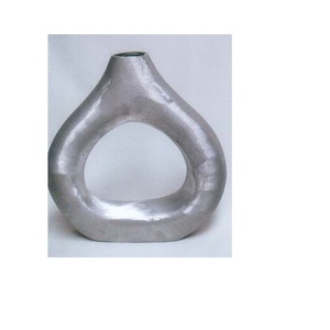 Décoration d'intérieur, vaisselle, vase à fleurs en métal, design moderne, vases en métal poli brillant, pots célèbres, divers vases en métal - Product Image 2