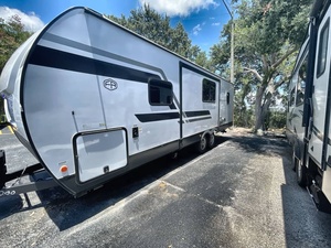 Autocaravana Usada 2025 F-o-r-e-s-t R-i-v-e-r S-o-l-a-i-r-e 243BHS, Camioneta para Campamento, Casa Rodante - Product Image 2