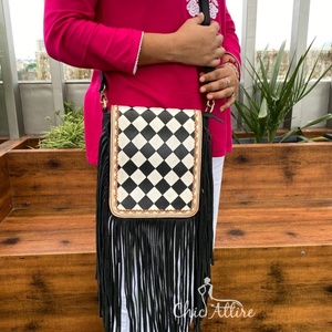 2025กระเป๋าสะพายพาดลำตัวหนังแท้ใหม่งานทำมือสำหรับผู้หญิงพร้อมกระเป๋าสะพายลายตารางหมากรุกแบบตะวันตกขอบสีดำกระเป๋าเงินออกแบบได้ตามต้องการ - Product Image 1