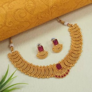 Ensemble de collier de temple traditionnel avec boucles d'oreilles en cristal plaqué or vintage pour ensembles de bijoux de mariée, occasions de fête - Product Image 1