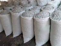 Flocons de bouteilles PET haute brillance de qualité export - Nettoyés, triés, lavés à chaud, qualité moulage pour applications de fabrication mondiale de recyclage