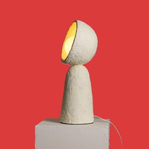 Lampes de table en papier mâché écologiques faites à la main, favorisant la durabilité et réduisant les déchets, fabriquées avec de l'artisanat - Product Image 2