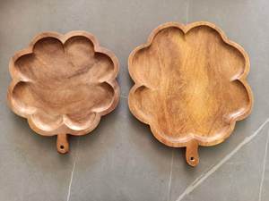 จานจานไม้แฟนซีจานกลมและจานกลมที่ไม่เหมือนใครสำหรับงานแต่งงานและบ้านพร้อมแผ่นชาร์จแกะสลักสำเร็จรูปจากผู้จำหน่ายในเวียดนาม - Product Image 3