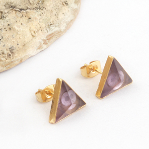 Pendiente de piedras preciosas con forma de triángulo, joyería minimalista, pendiente de amatista púrpura, pendiente de tuerca chapado en oro de 18 quilates para mujer, joyería de regalo - Product Image 3