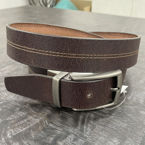 Ceinture en cuir de vachette pleine fleur pour homme en gros, logo personnalisé, surpiqûres contrastées, options de boucle en laiton et en étain - Product Image 3