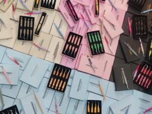 Pince à épiler pour extension de cils à 45 degrés Marque privée Pince à épiler pour extension de cils Pointe en fibre en forme de L de précision à 90 degrés - Product Image 5