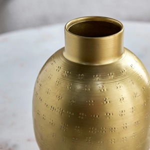 Vase moderne en forme de pot minimaliste en or avec finition de qualité supérieure adapté à la décoration du salon, au couloir et au balcon. - Product Image 3