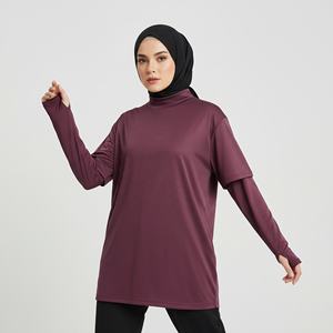 T-shirt de sport élégant et modeste pour femmes musulmanes, écologique, UPF50+, 100% polyester, épaules tombantes, manches avec passe-pouce, pour fitness et course à pied - Product Image 1