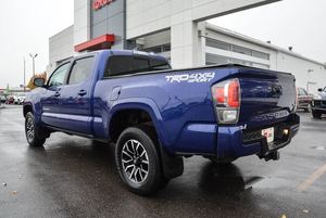 Toyota Tacoma Doble Cabina V6 4WD, Fiabilidad Renacida, Caja de Cambios Automática, Motor Turbo, 16\", Cuero, Listo para Todoterreno, Color Oscuro, en Venta - Product Image 3
