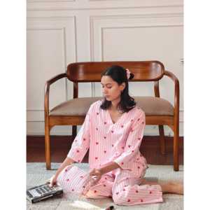 Ensemble de pyjama de luxe Heartbeat rose, respirant, en modal thermique et coton biologique tissé, taille élastique, pour la maison, été et hiver, col en V sur le devant - Product Image 5