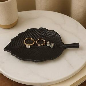 Plateau à feuilles durable Plateau de service moderne fabriqué à la main pour table à manger élégante Maison Restaurant Hôtels et utilisation festive Plateau de luxe - Product Image 1