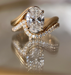 แหวนเพชรทรงรี 18K ทองคำแท้ ประดับเพชรแบบ Pave Setting ดีไซน์หรูหราสำหรับผู้หญิง - Product Image 1