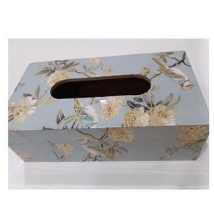 Porte-mouchoirs en bois de style Mina multi-usages pour divers cas d'utilisation. Boîte à mouchoirs en bois de créateur avec un art complexe inspiré de Mina - Product Image 1