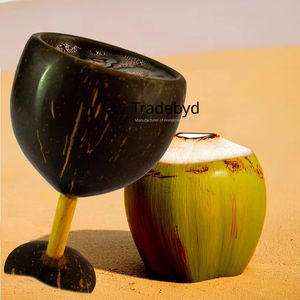 Tasse en coquille de noix de coco pour cadeaux de retour de mariage Verres naturels faits à la main pour les invités par Tradebyd - Product Image 1