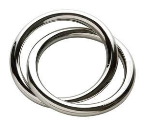 Rond de serviette en métal de forme géométrique moderne et chic pour une décoration de salle à manger contemporaine ou une table de fête élégante - Product Image 1
