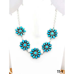 Collar de Plata de Ley y Turquesa Blanca Estilo Suroeste con Cadenas de Cuentas y Patrones Clásicos de Flores, Anclas y Números - Product Image 1