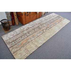 Alfombra Vintage de 3.3x9 pies, Alfombra Turca, Alfombra de Lana con Estampado Animal Marrón - Product Image 1