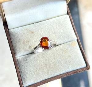 Anillo de Cóctel Minimalista de Plata de Ley 925 con Baño de Rodio y Corte Brillante Redondo de Cianita Naranja Natural para Mujer - Product Image 6