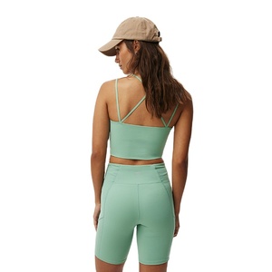 Pantalones cortos de gimnasio de poliéster y elastano ajustados de cintura alta para mujer, ropa de correr ligera personalizada, transpirable y estirable - Product Image 3