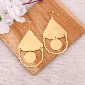 Vente en gros Lot de 25 paires de boucles d'oreilles de créateur faites à la main en laiton pour femmes plaquées or jaune pour bijoux de mariage à la mode - Product Image 4