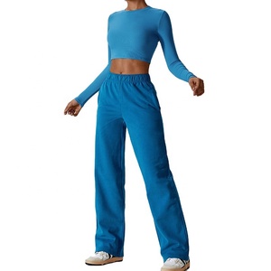 Pantalon de survêtement taille haute pour femme ensemble de joggeurs haut court avec col rond manches longues polaire solide coupe ajustée pour la course décontractée en hiver - Product Image 1
