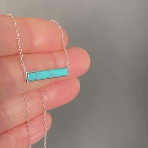 Collar con colgante de barra turquesa de plata esterlina, regalo para cumpleaños de diciembre - Product Image 3