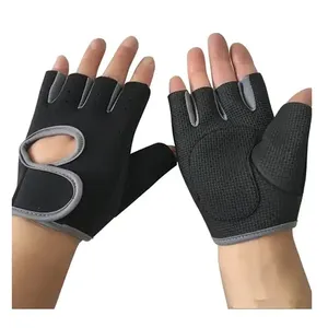 ถุงมือปั่นจักรยานแบบครึ่งนิ้ว Soccer Max Pro คุณภาพสูง ผลิตจากโพลีเอสเตอร์และไนลอน พร้อมตัวล็อคแบบตะขอ  รับออกแบบโลโก้ตามสั่ง ขายส่ง - Product Image 4