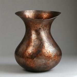 Vase de Style Vintage CopperCrest avec Design Gravé Vase de Sol en Métal Motif Floral en Relief Décor à la Maison Déclaration d'Accent - Product Image 3